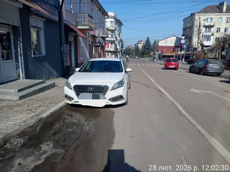 Порушення щотижня фіксують на тому ж місці на площі Героїв