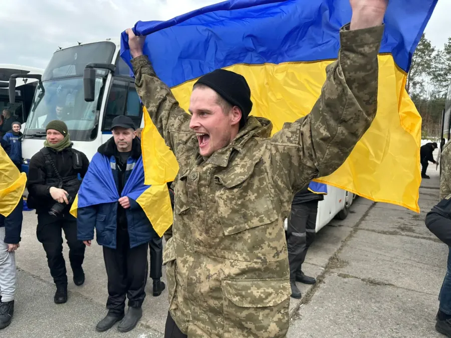 Українських військовослужбовців звільнили з російського полону