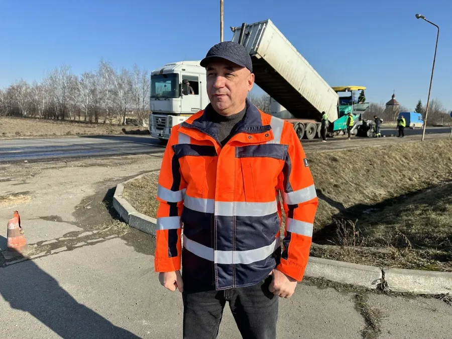 На Прикарпатті триває ліквідація аварійної ямковості