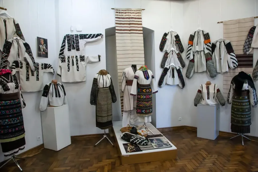 Експозицію можна оглянути до 15 квітня