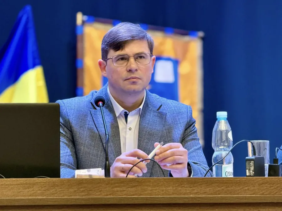 За 2025 рік Андрій Найда задекларував 1 млн 437 374 гривень заробітної плати. Фото: Калуська міська рада