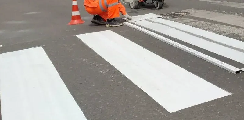 Ілюстроване фото. Підрядник має наносити дорожню розмітку до 1 жовтня 2026 року