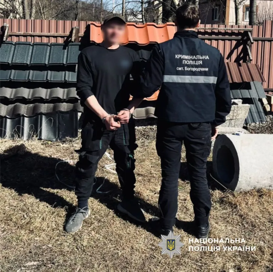 Чоловік викрав автомобіль та намагався втекти