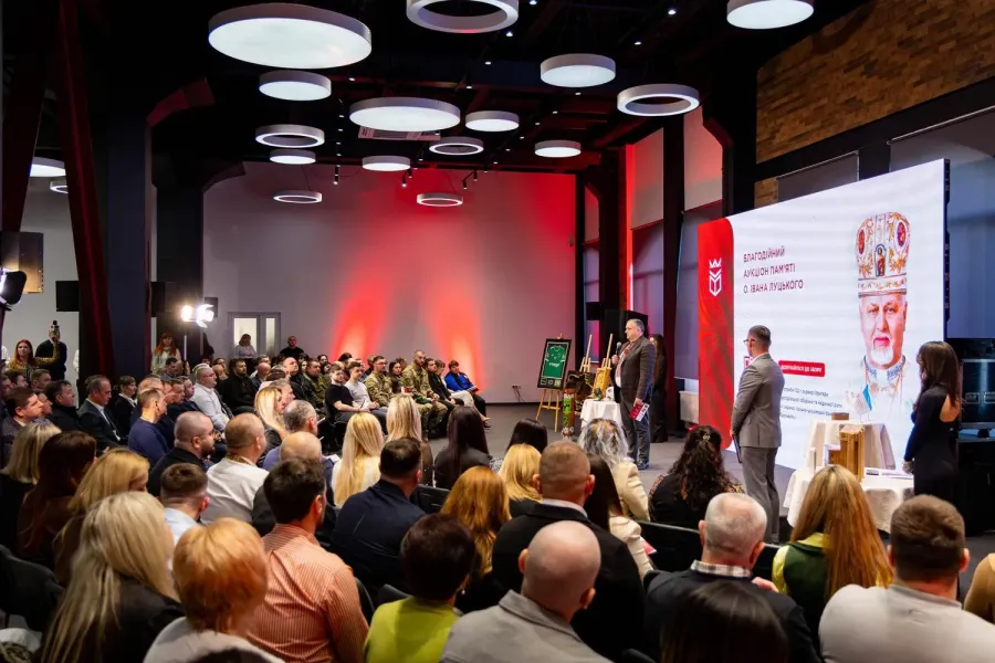 На аукціоні представили 22  лоти