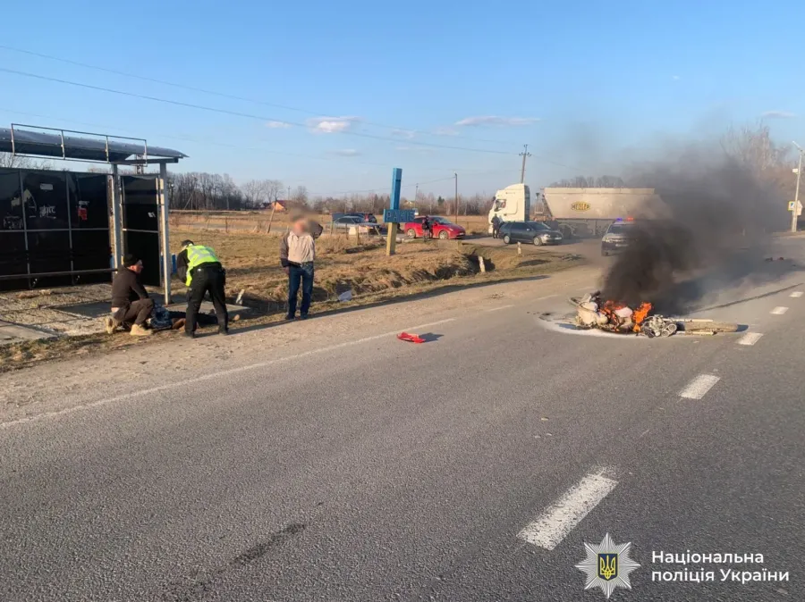Поліціянти встановлюють обставини ДТП