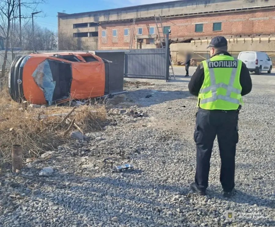 Поліція встановлює обставини автопригоди