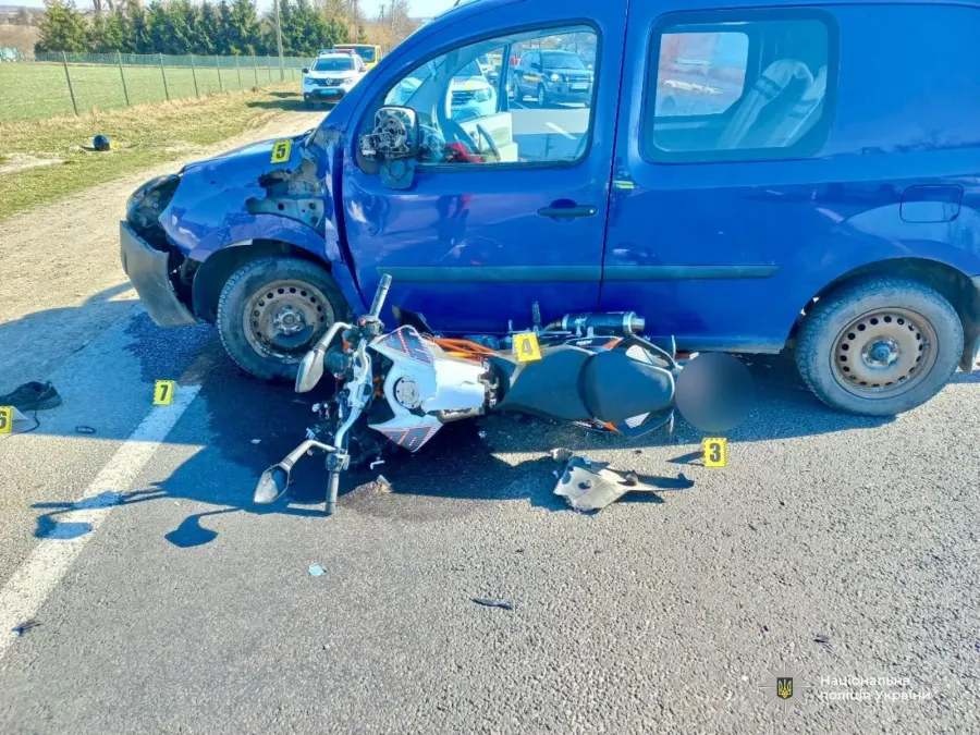 Керманич мотоцикла від отриманих травм помер у лікарні