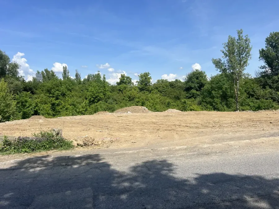 Ілюстроване фото. Цільове призначення ділянки — для розміщення будівель та споруд підприємств промисловості