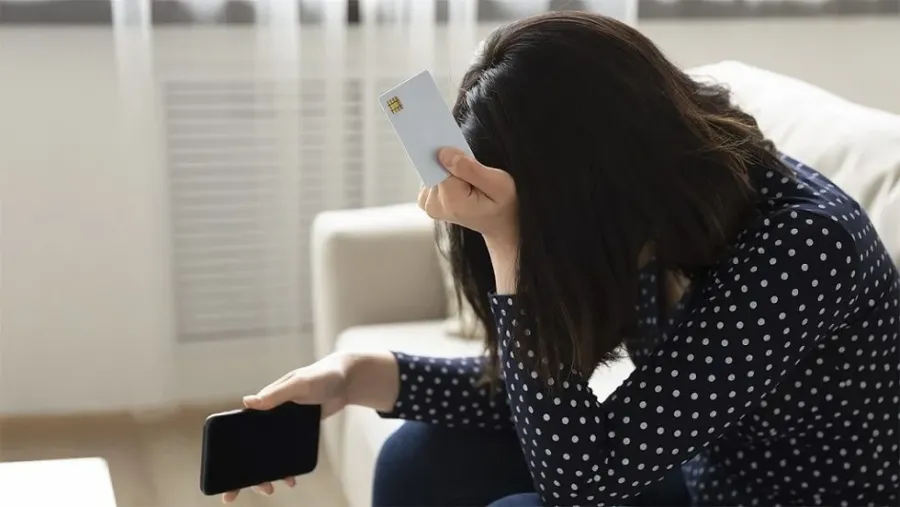 Ілюстроване фото. Аферисти переконали жінку, що її кошти перебувають під загрозою викрадення