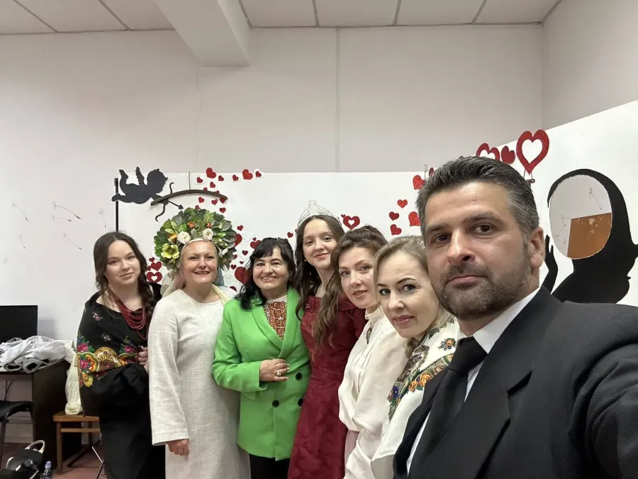 Народний театр "Легенда" запрошує калушан на виставу. Фото: Леся Піцик