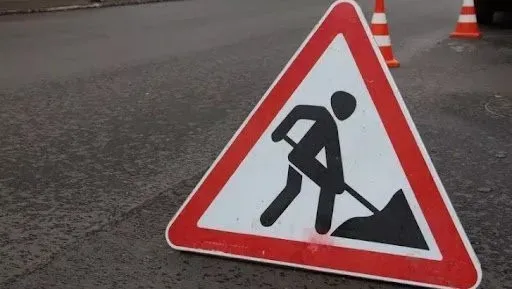 Ілюстроване фото. Експлуатаційне утримання доріг — це комплекс робіт з догляду за дорожньою інфраструктурою