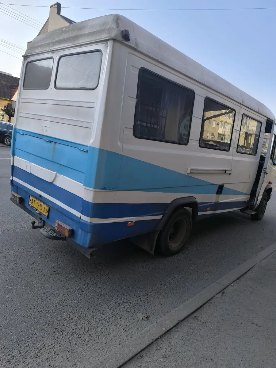 Користувачі соцмережі пишуть про відсутність графіків і стан автобусів. Фото: Ольга Яніна