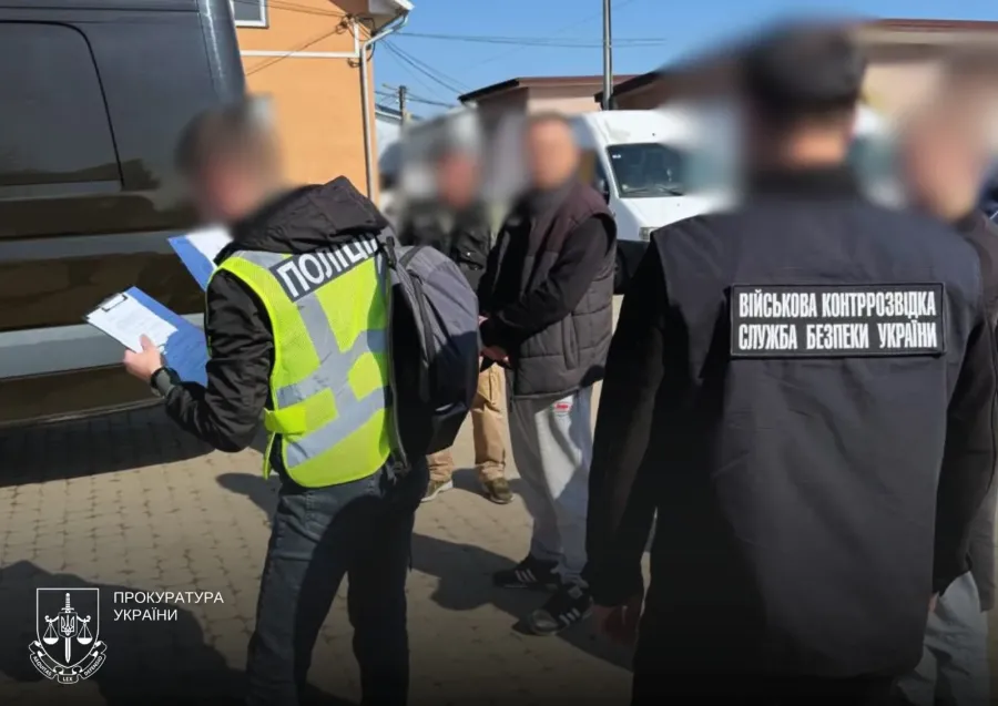 Спільників затримали на СТО в Коломиї