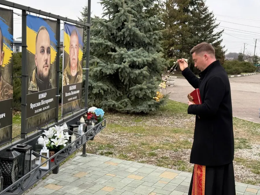 У молитві та хвилині мовчання загадали 40 Героїв із Голинського деканату. Фото: парафія Покрови Пресвятої Богородиці