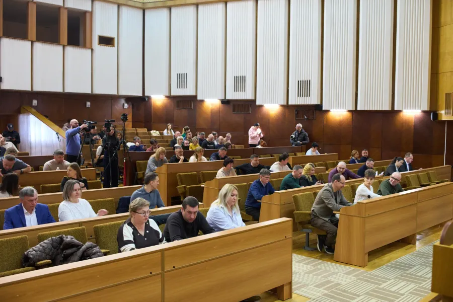 Рішення про надбавки прийняли на позачерговій сесії. Фото: Руслан Марцінків