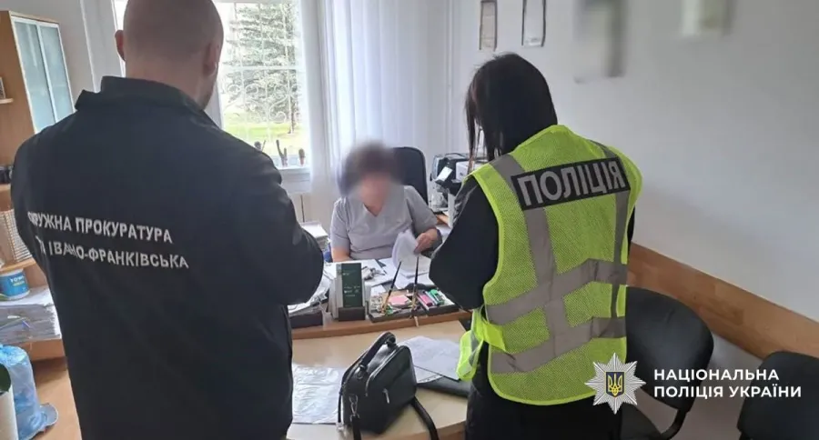 Поліціянти Івано-Франківщини повідомили про підозру колишній директорці медзакладу