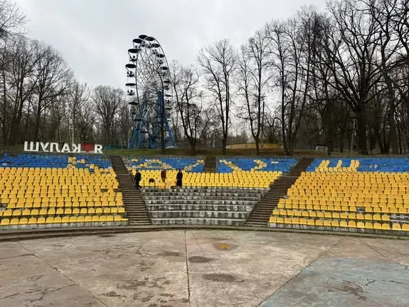 У міському парку, де зараз оновлюють глядацьку зону амфітеатру