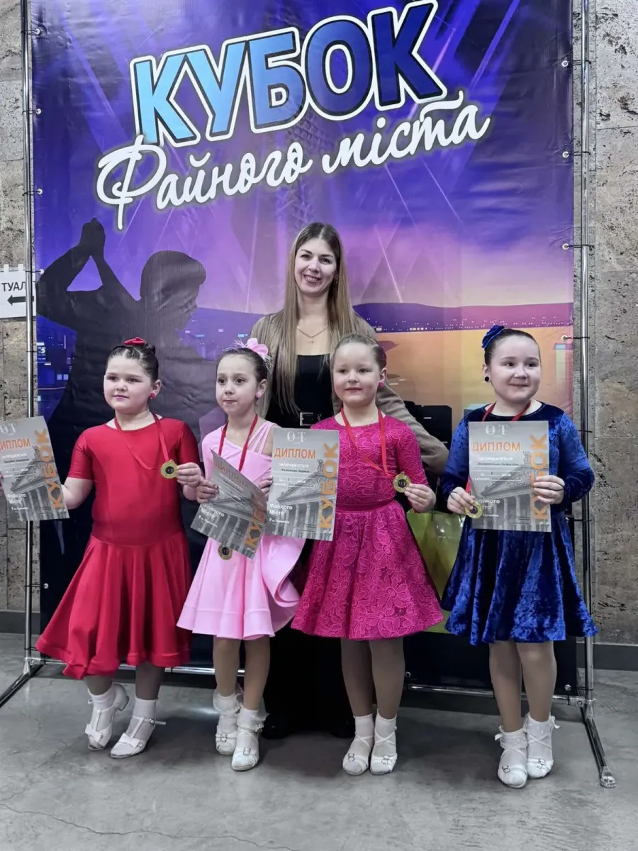 Ірина Халецька з наймолодшими зірочками студії