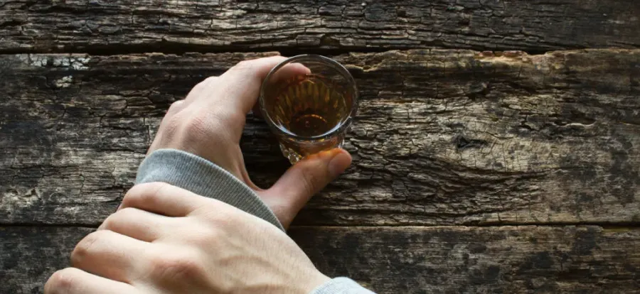 Ілюстроване фото. У суді школярка визнала, що дійсно випивала алкогольний напій