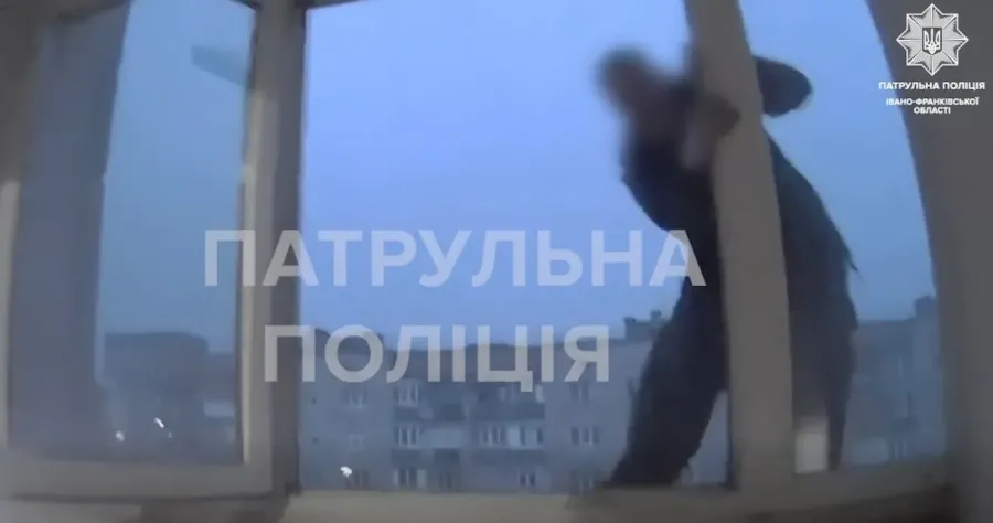 Чоловік мав намір вкоротити собі віку. Фото: скрін із відео