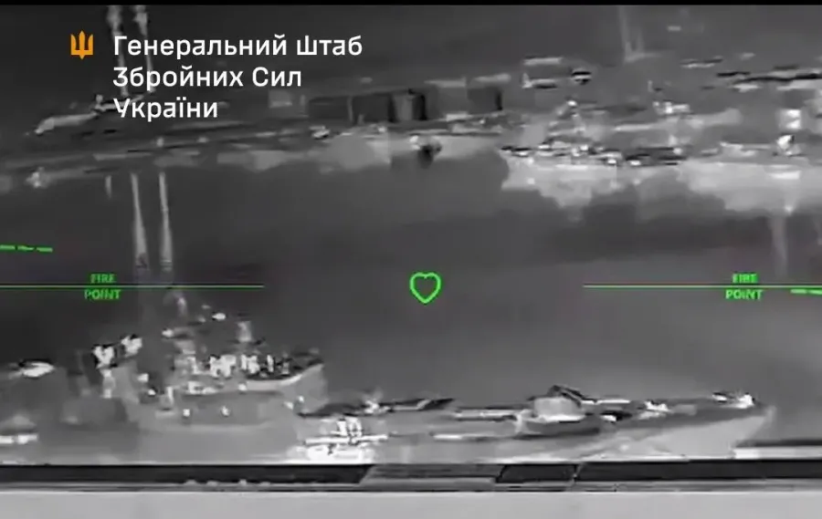 Зафіксовано влучання двох ударних БпЛА у російський фрегат проєкту 11356Р типу "Буревісник"