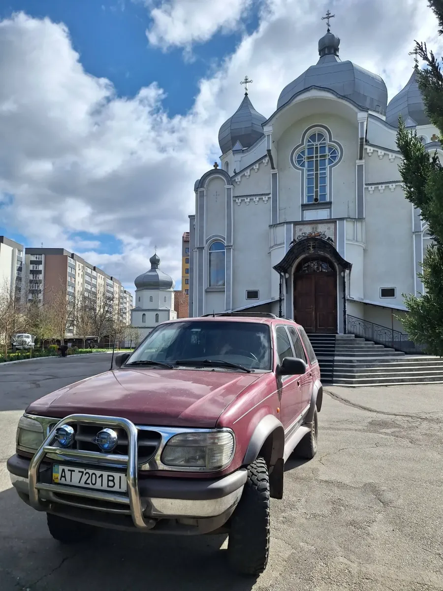 Воїн отримає автівку разом із великодніми смаколиками. Фото: Федір Мороз