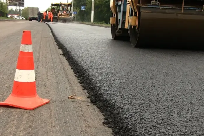 Ілюстроване фото. Асфальтне покриття жодної з визначених доріг повністю відновити не вдасться