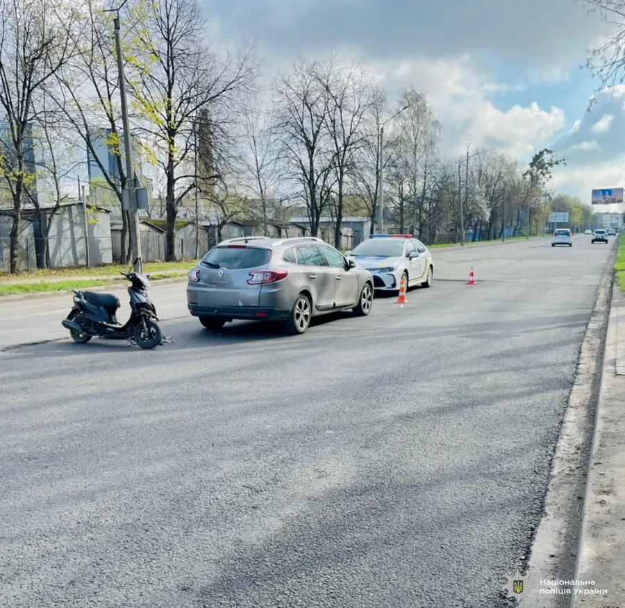 Підліток на скутері Honda Dio врізався в попутне авто