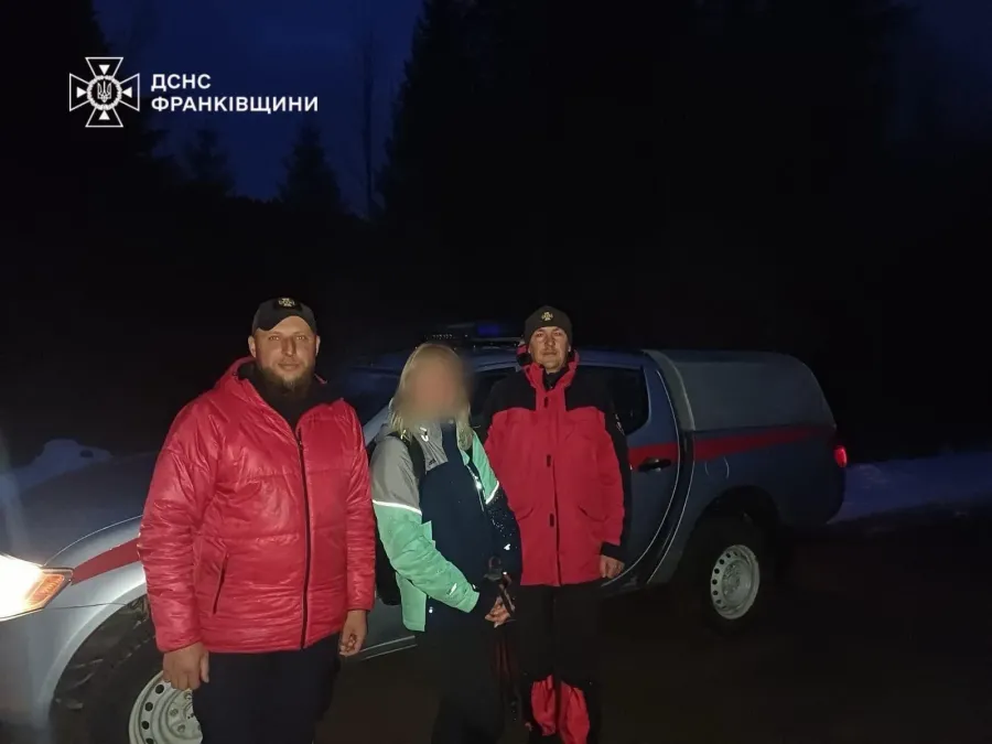 На щастя, туристку знайшли вчасно — її стан був задовільним. Фото: ДСНС