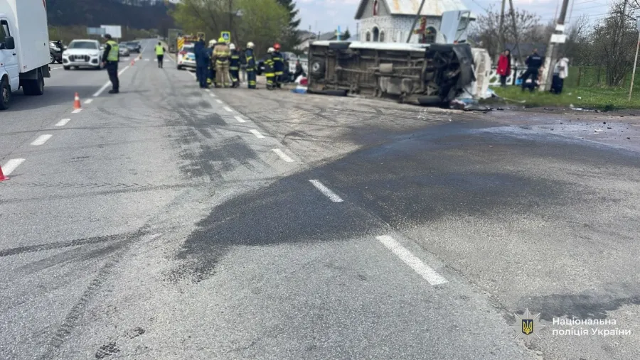 Поліція встановлює обставини ДТП 