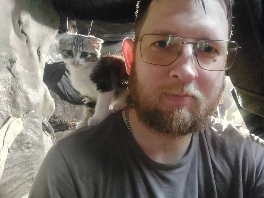 До війни Олексій — цілком цивільна людина з Луганщини — тієї частини, що перебуває в окупації з 2014 року