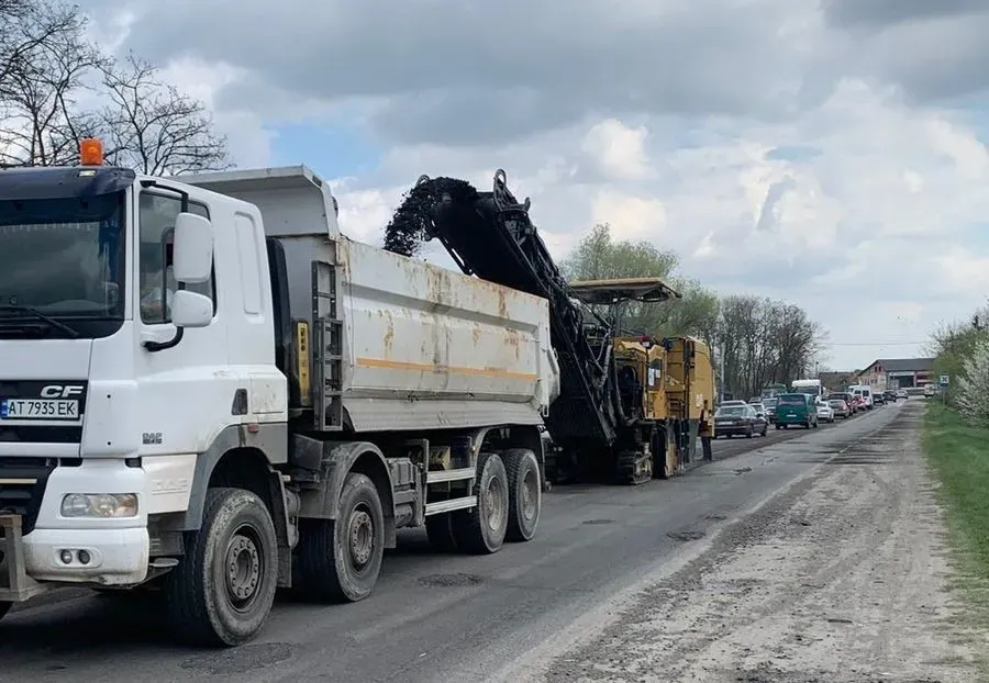 Водіїв закликають обачно проїжджати місця ремонту