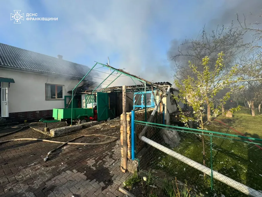 У селі Глибівка Богородчанської громади на пожежі постраждав чоловік. Фото: ДСНС