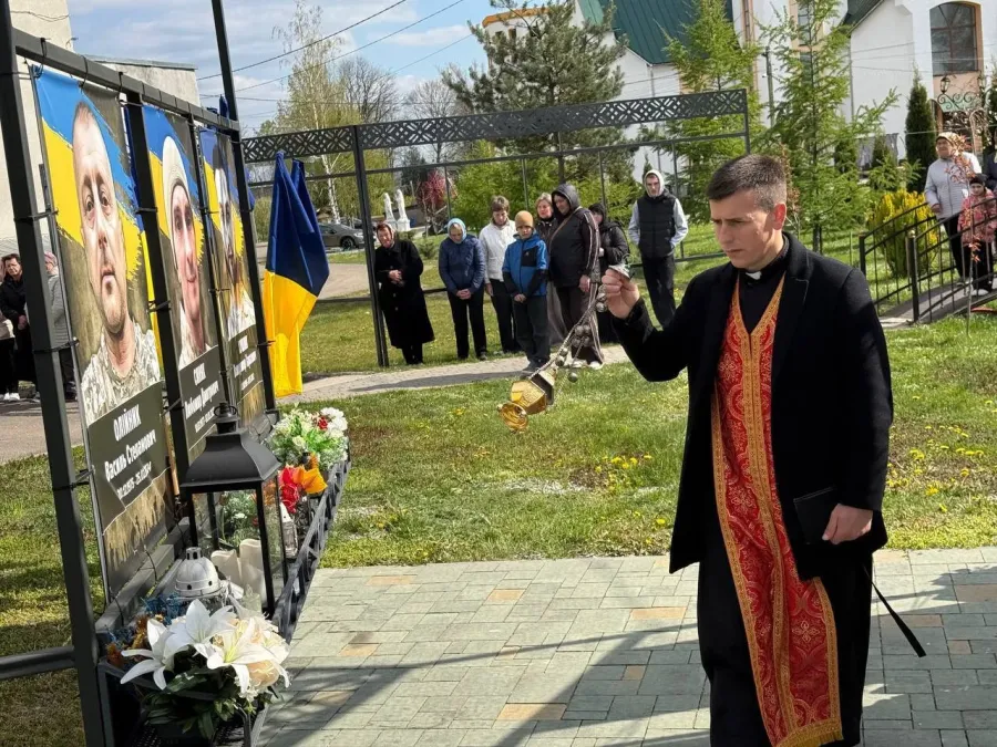 Отці відправили поминальну панахиду за 40 воїнами-Героями. Фото: парафія Покрови Пресвятої Богородиці