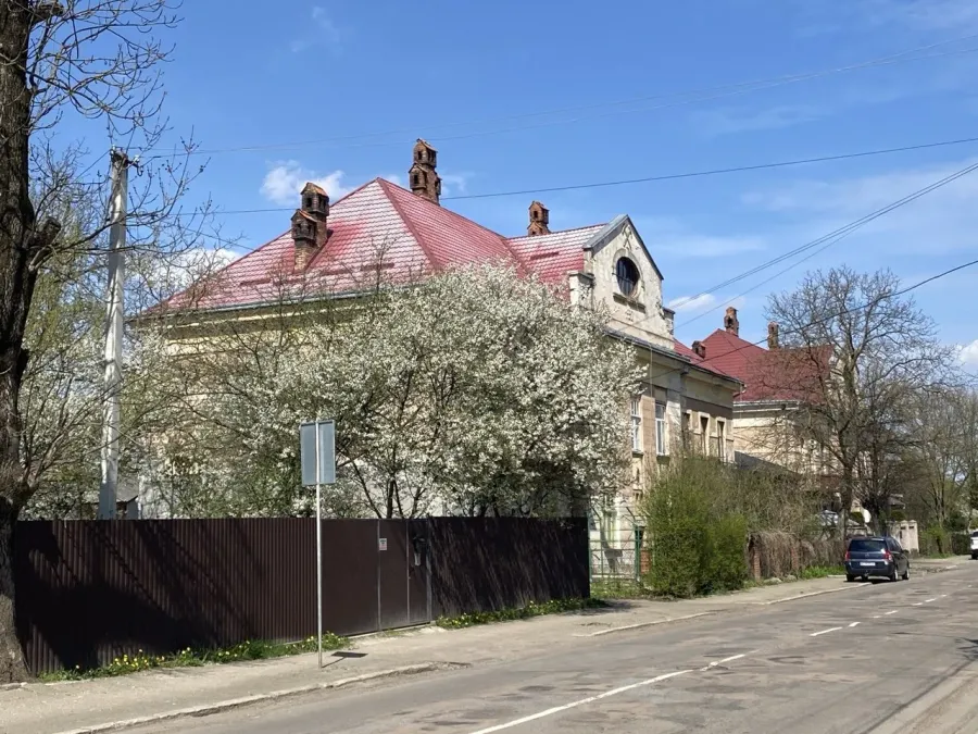 Будинки для керівників ТЕСПу на вулиці Чорновола. Фото: Олег Дрогомирецький