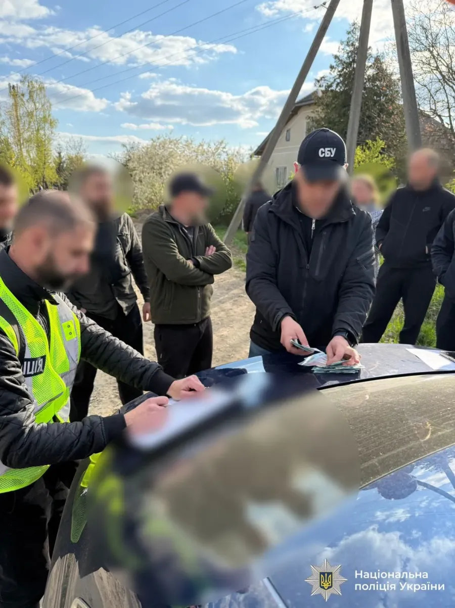 Під час отримання неправовірної вигоди посадовця затримали поліціянти