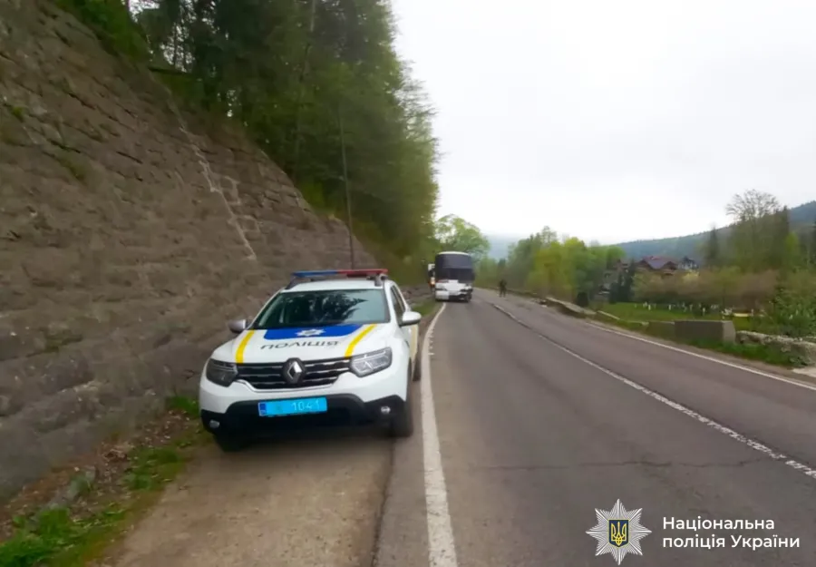 Водій та пасажири туристичного автобуса не постраждали