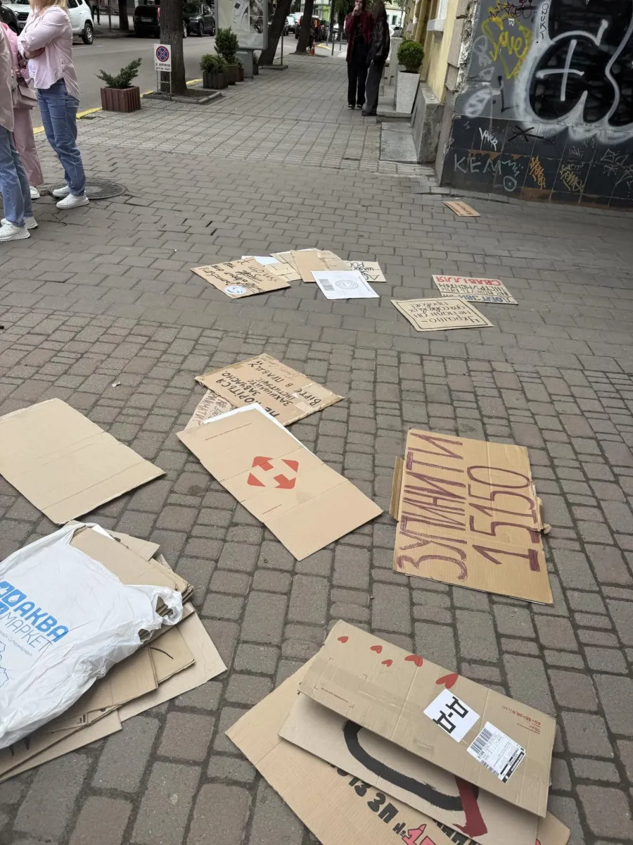 Нападники брали участь у паралельній акції, що відбувалась в той самий час. Фото: Олена Шевченко/Фейсбук