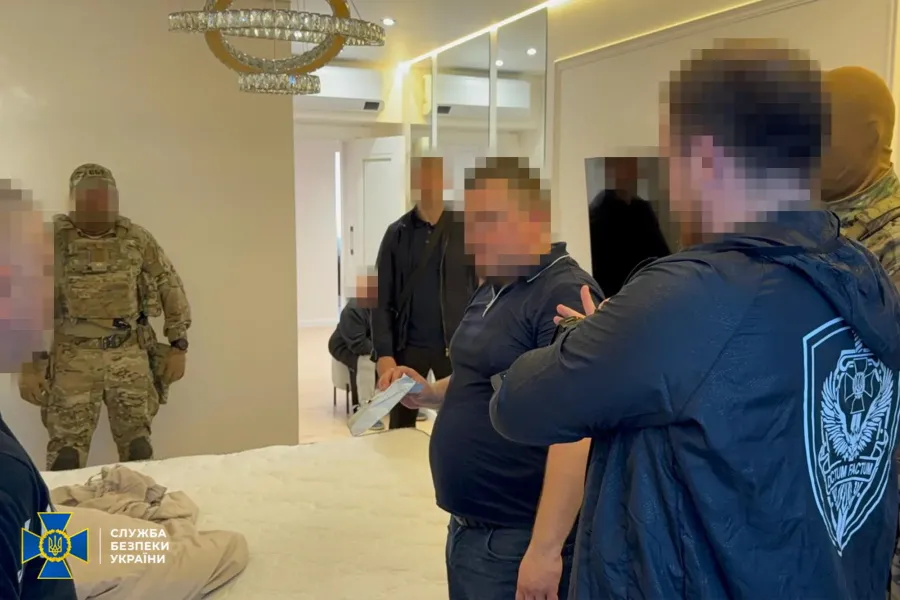 У ході обшуків вилучено докази незаконної діяльності та грошові кошти