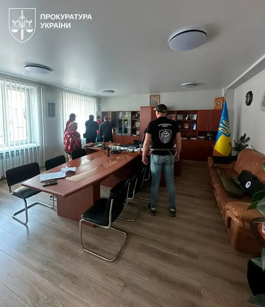 Затримали керівників обласних підрозділів поліції, які за хабарі займалися "кришуванням порноофісів"