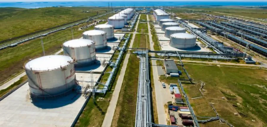 Ілюстроване фото. Уражено нафтоналивний причал нафтового терміналу “Таманьнефтегаз” 