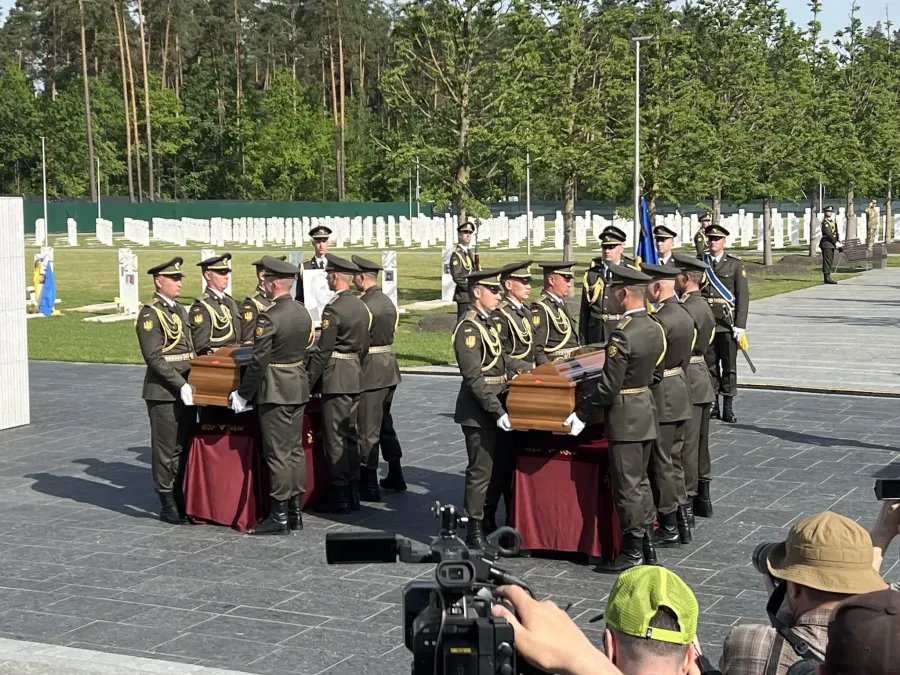 На Київщині перепоховали Андрія Мельника та його дружину. Фото: Єгор Шуміхін/Інтерфакс