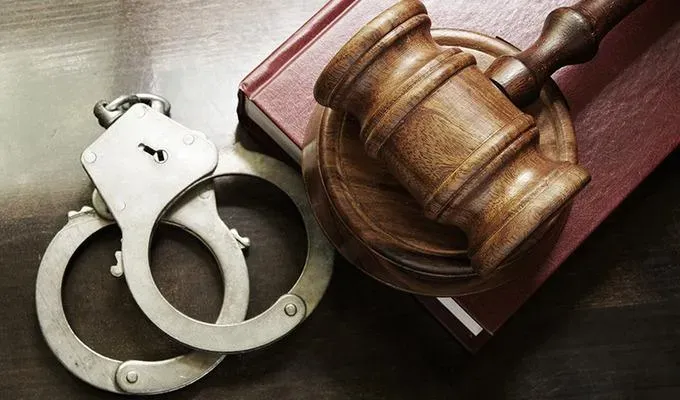 Ілюстроване фото. Серед останніх задокументованих схем — організація незаконного «бронювання»