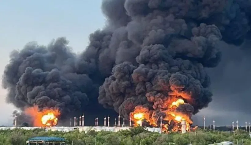 Ілюстроване фото. Унаслідок ударів по газовому терміналу порту «Темрюк» зафіксовано пожежу 