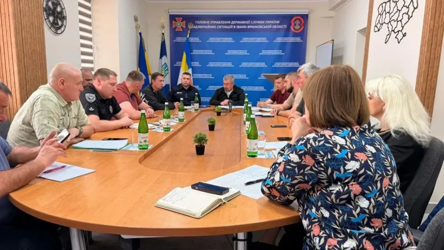 Влада запевняє, що  тримає ліквідацію наслідків ворожої атаки 13 травня на постійному контролі. Фото: Івано-Франківська ОВА