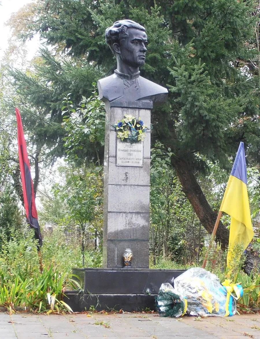 Монумент Ярославу Мельнику "Роберту" у селі Бережниця. Фото: Вікіпедія