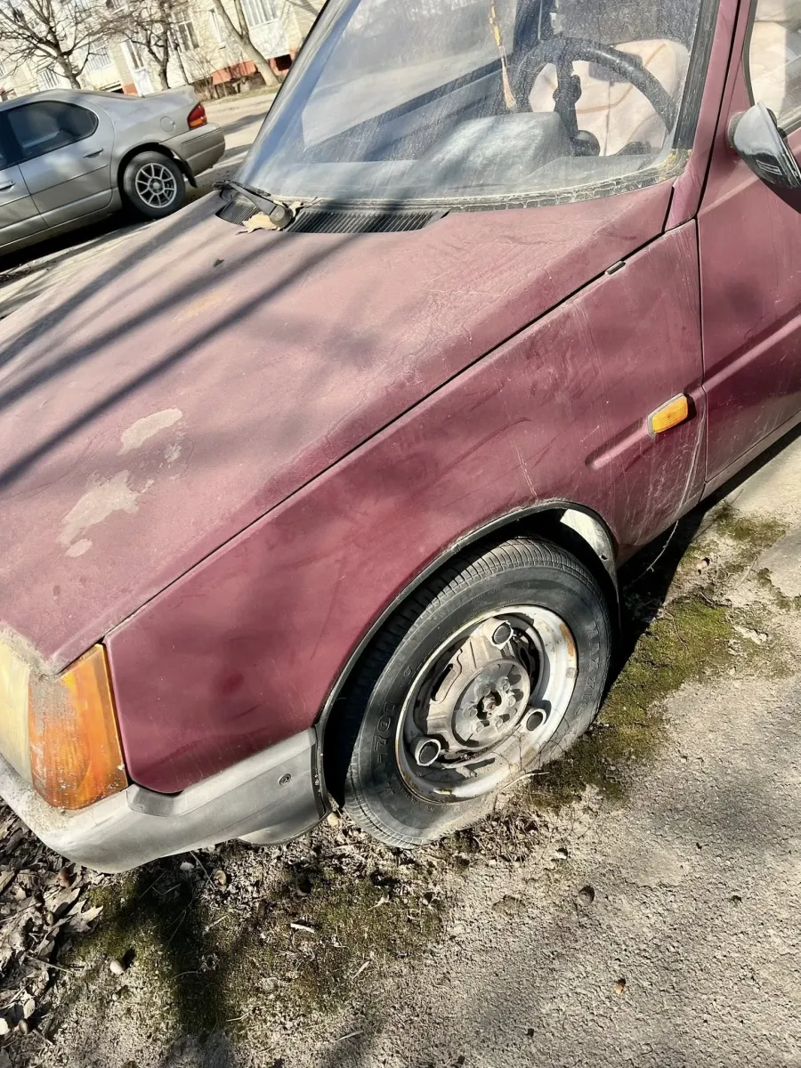 У Калуші вирішують проблему закинутих автомобілів. Фото: Калуський науковий ліцей ім. Бахматюка