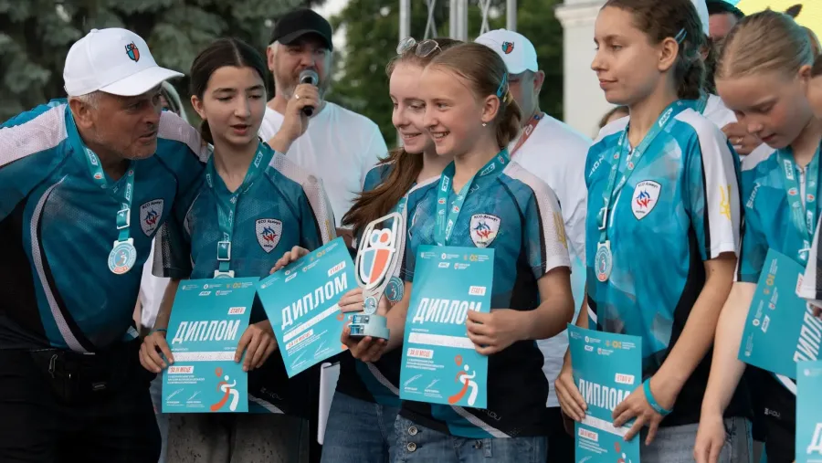 Юні спортсменки під наставництвом Василя Качура гідно представили громаду на Житомирщині. Фото: Віталій Бунечко/Фейсбук