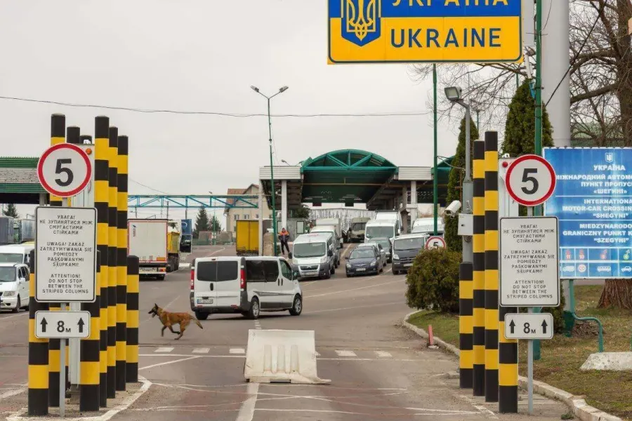 Шегині не пропускатиме автобуси з України до Польщі до листопада 2027 року