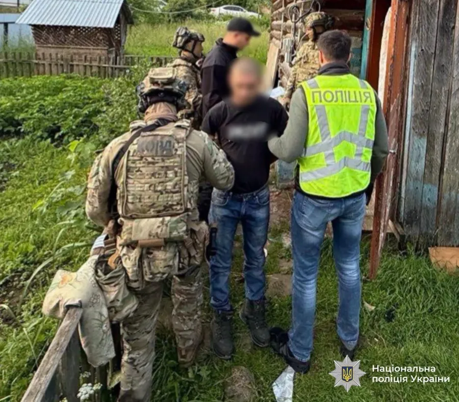За кожну партію зброї спільники отримували гроші